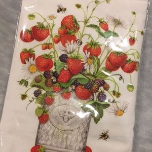 Strawberries Raspberries Floral Bouquet Flour Sack Hand Towel NWT Cotton 30x30”